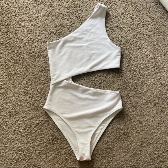 Like New Beach Riot Celine One Piece - Picture 1 of 10